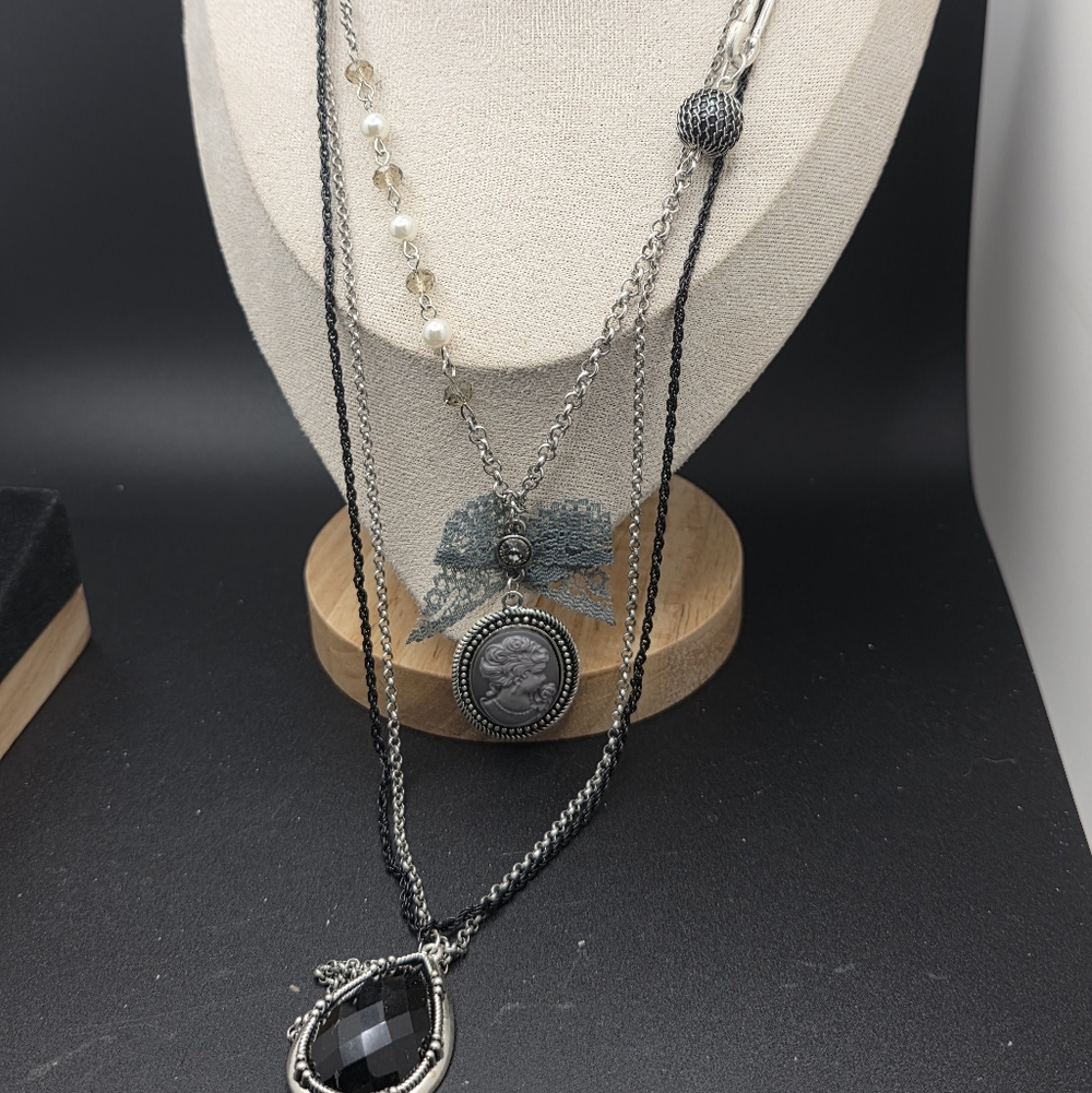 Elegant Silver and Black Cameo Necklace (1613)
